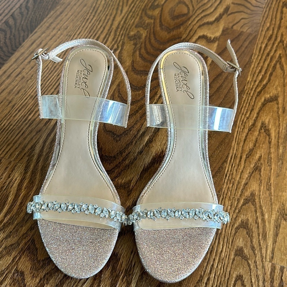 NWOT rose gold glitter heel with crystal toe. Size 9.5